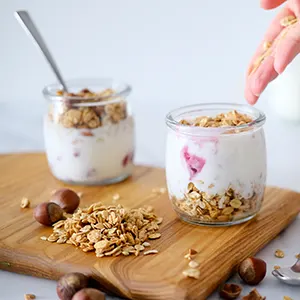 Yogurt dengan Granola