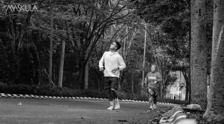 Latihan Gym vs Olahraga Outdoor: Mana yang Cocok untuk Kamu?