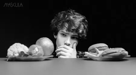 Makan Banyak Tapi Tetap Ngerasa Kurang? Kenali Binge Eating Disorder!