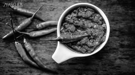 Mitos atau Fakta: Makanan Pedas Bikin Muka Lo Jerawatan?