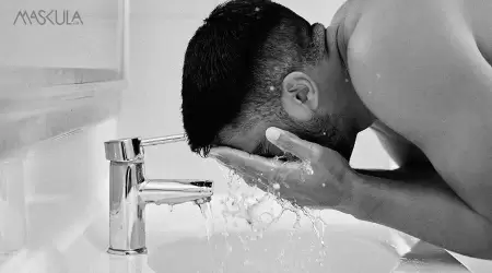 Muka Kusam Kayak Jalanan Berdebu? Ini Alasan Lo Butuh Face Scrub!