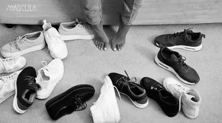 Sepatu Bau, Harga Diri Mlayu: Cara Ampuh Ngilangin Aroma Nggak Sedap