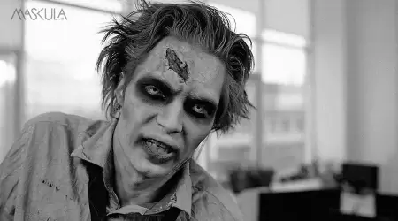 Stres Kerja? Tenang Bro, Jangan Sampai Lo Jadi 'Zombie Kantoran'