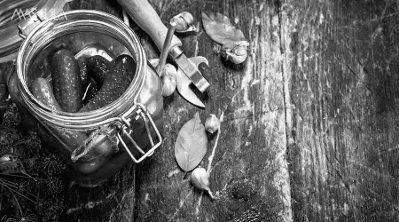 The Pickle Jar Theory: Rahasia Produktivitas Biar Waktu Lo Nggak Habis Buat Hal Sepele